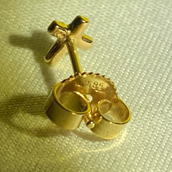 Kendra Scott 14k Diamond Small Cross Earrings - Picture 5 of 11